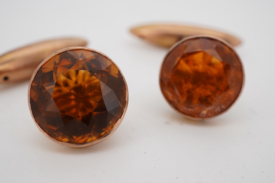 A pair of Edwardian cufflinks, early 20th century, one set with a circular-cut citrine, the other later set with a circular-cut doublet imitating citrine, mounted in gold, to torpedo-shaped back links, each mounted in go